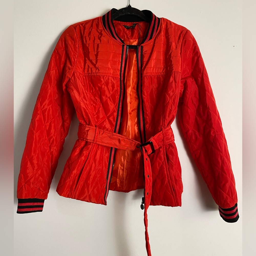NWOT Gorgeous Women’s Red Retro Black Trim Windbreaker Belted Jacket, - Picture 5 of 9